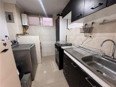 Apartamento de 3 alcobas en venta en El Rincón, Medellín, 51 m² · foto 1 de 14