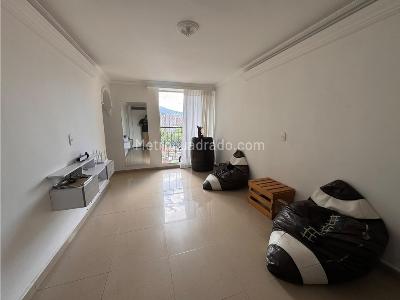 Apartamento de 3 alcobas en venta en El Rincón, Medellín, 51 m² · foto 2 de 14