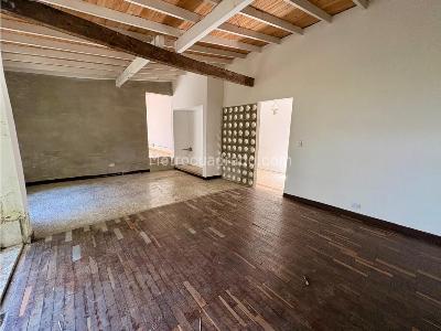 Casa de 5 alcobas en venta en Castropol, Medellín, 757 m² · foto 19 de 20