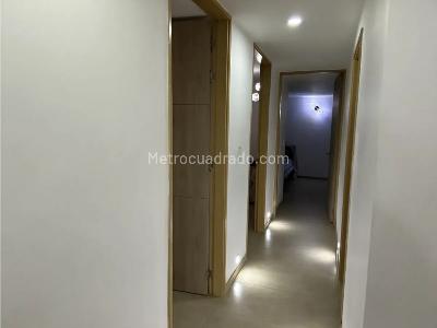 Apartamento de 3 alcobas en venta en Los Bernal, Medellín, 82 m² · foto 7 de 12
