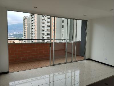 Apartamento de 3 alcobas en venta en Loma De Los Bernal, Medellín, 90 m² · foto 4 de 14