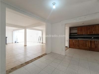 Casa de 4 alcobas en arriendo en La Mota, Medellín, 215 m² · foto 1 de 20