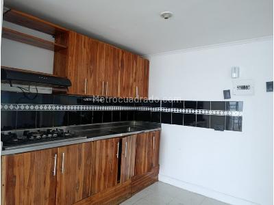 Casa de 4 alcobas en arriendo en La Mota, Medellín, 215 m² · foto 3 de 20
