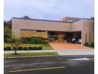 Casa de 3 alcobas en arriendo en Las Palmas, Medellín, 1000 m² · foto 1 de 8