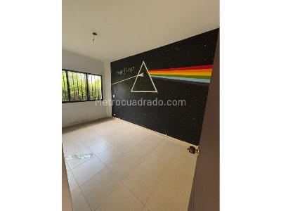 Casa de 5 alcobas en arriendo en Manila, Medellín, 280 m² · foto 10 de 17