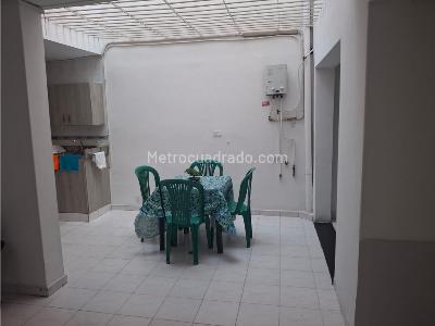 Casa de 5 alcobas en arriendo en Laureles, Medellín, 220 m² · foto 3 de 17