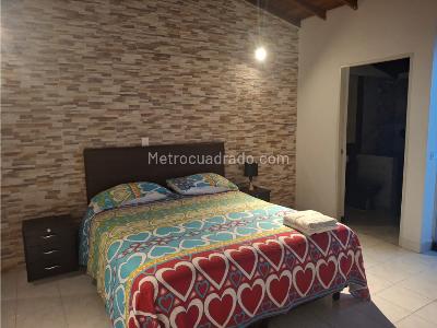 Casa de 5 alcobas en arriendo en Laureles, Medellín, 220 m² · foto 6 de 17