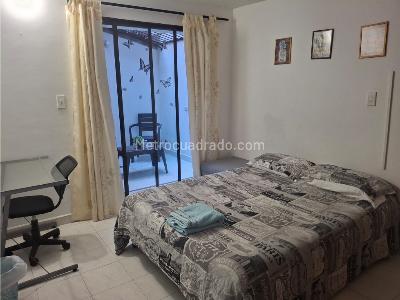 Casa de 5 alcobas en arriendo en Laureles, Medellín, 220 m² · foto 9 de 17
