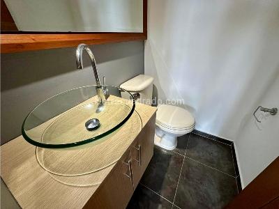 Apartaestudio en arriendo en Los Balsos Poblado, Medellín, 70 m² · foto 18 de 20