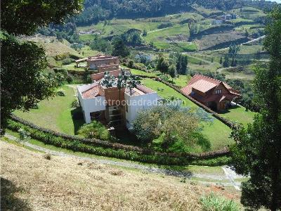 Casa de 5 alcobas en arriendo en Las Palmas, Medellín, 595 m² · foto 5 de 20