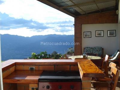 Casa de 5 alcobas en arriendo en Las Palmas, Medellín, 595 m² · foto 9 de 20