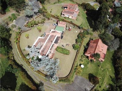 Casa de 5 alcobas en arriendo en Las Palmas, Medellín, 595 m² · foto 3 de 20