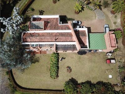 Casa de 5 alcobas en arriendo en Las Palmas, Medellín, 595 m² · foto 6 de 20