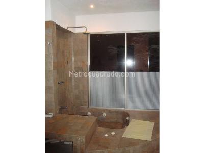 Casa de 5 alcobas en arriendo en Las Palmas, Medellín, 595 m² · foto 10 de 20