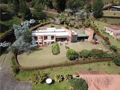 Casa de 5 alcobas en arriendo en Las Palmas, Medellín, 595 m² · foto 17 de 20