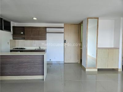 Apartamento de 2 alcobas en arriendo en Loma Del Indio, Medellín, 81 m² · foto 2 de 20