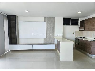 Apartamento de 2 alcobas en arriendo en Loma Del Indio, Medellín, 81 m² · foto 3 de 20