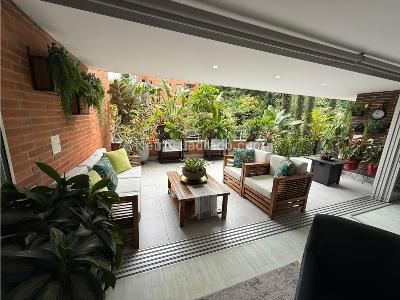 Apartamento de 3 alcobas en venta en Castropol, Medellín, 250 m² · foto 2 de 20