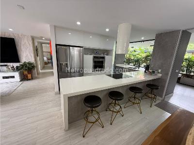 Apartamento de 3 alcobas en venta en Castropol, Medellín, 250 m² · foto 9 de 20