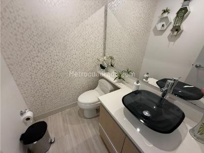 Apartamento de 3 alcobas en venta en Castropol, Medellín, 250 m² · foto 18 de 20