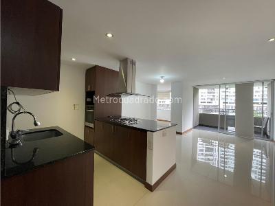 Apartamento de 2 alcobas en arriendo en Loma Del Indio, Medellín, 75 m² · foto 2 de 11