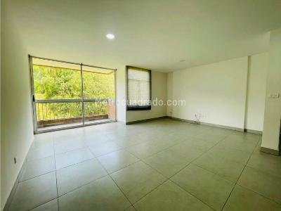 Apartamento de 2 alcobas en venta en Loma Del Indio, Medellín, 58 m² · foto 2 de 18