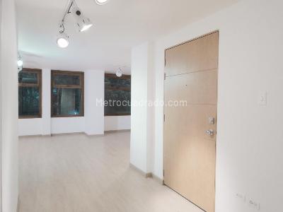 Casa de 1 alcoba en venta en Los Rosales, Bogotá, 400 m² · foto 2 de 11