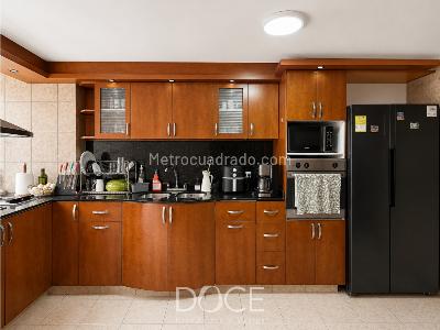 Casa de 4 alcobas en venta en Santa Barbara, Bogotá, 338 m² · foto 6 de 19