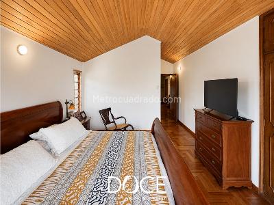 Casa de 4 alcobas en venta en Santa Barbara, Bogotá, 338 m² · foto 11 de 19