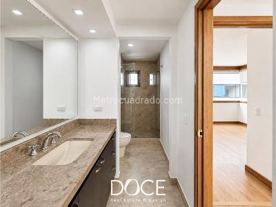 Apartamento de 2 alcobas en venta en Chico Navarra, Bogotá, 109 m² · foto 14 de 16