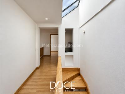 Apartamento de 2 alcobas en venta en Chico Navarra, Bogotá, 109 m² · foto 15 de 16