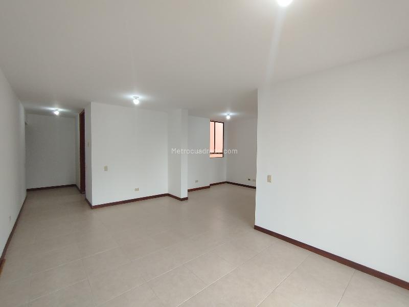 Apartamento de 3 Alcobas con Balcón en El Poblado (Transversal Superior) - 2