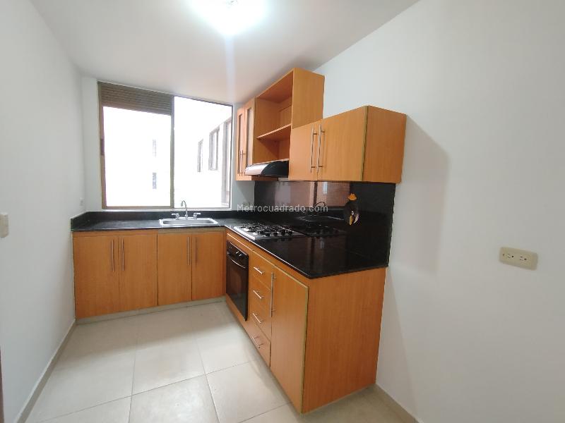 Apartamento de 3 Alcobas con Balcón en El Poblado (Transversal Superior) - 4