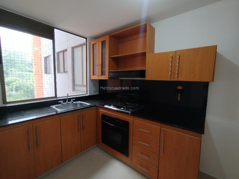 Apartamento de 3 Alcobas con Balcón en El Poblado (Transversal Superior) - 6