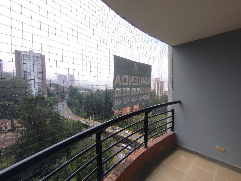 Apartamento de 3 Alcobas con Balcón en El Poblado (Transversal Superior) - 9