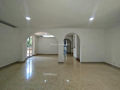 Casa en arriendo en Castropol, Medellín · foto 2 de 20