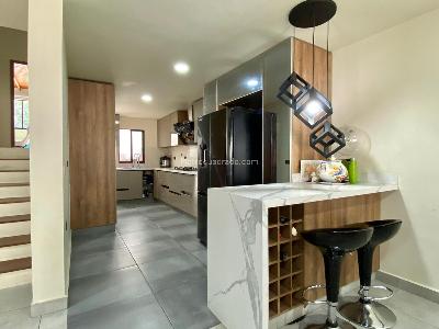 Casa de 4 alcobas en arriendo en Las Lomas, Medellín, 220 m² · foto 2 de 20