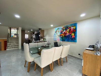Casa de 4 alcobas en arriendo en Las Lomas, Medellín, 220 m² · foto 3 de 20