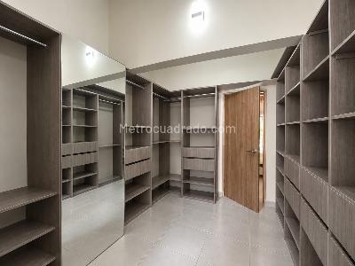 Casa de 4 alcobas en arriendo en Las Lomas, Medellín, 220 m² · foto 14 de 20