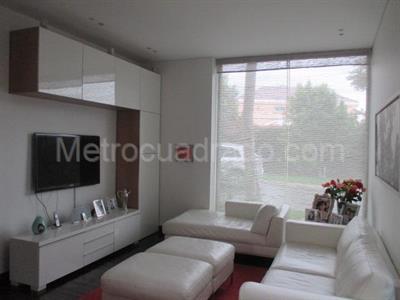 Casa de 5 alcobas en venta en San Simon, Bogotá, 500 m² · foto 2 de 9