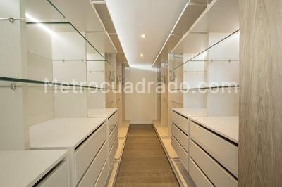 Apartamento de 3 alcobas en venta en La Cabrera, Bogotá, 252 m² · foto 17 de 19