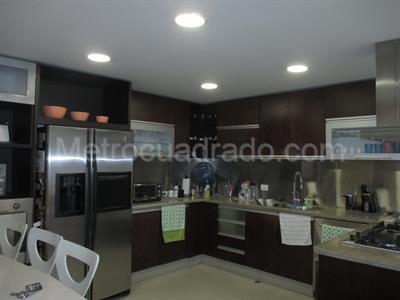 Casa de 5 alcobas en venta en Guaymaral San Simon, Bogotá, 380 m² · foto 2 de 15