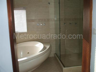 Casa de 5 alcobas en venta en San Simon Guaymaral, Bogotá, 430 m² · foto 10 de 11