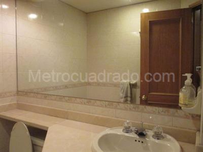 Apartamento de 3 alcobas en venta en Santa Barbara Central, Bogotá, 189 m² · foto 2 de 20