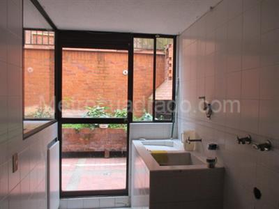 Apartamento de 3 alcobas en venta en Santa Barbara Central, Bogotá, 189 m² · foto 3 de 20