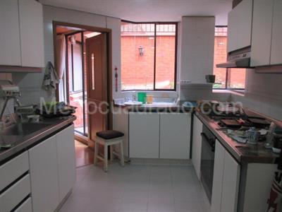 Apartamento de 3 alcobas en venta en Santa Barbara Central, Bogotá, 189 m² · foto 4 de 20