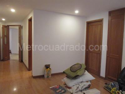 Apartamento de 3 alcobas en venta en Santa Barbara Central, Bogotá, 189 m² · foto 8 de 20