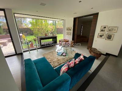 Casa de 3 alcobas en venta en San Sebastian, Bogotá, 390 m² · foto 2 de 20