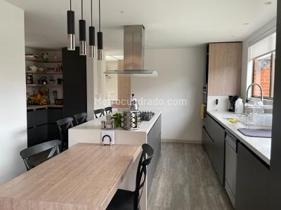 Casa de 4 alcobas en venta en San Sebastian, Bogotá, 290 m² · foto 5 de 20