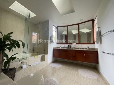 Casa de 4 alcobas en venta en San Sebastian, Bogotá, 290 m² · foto 11 de 20